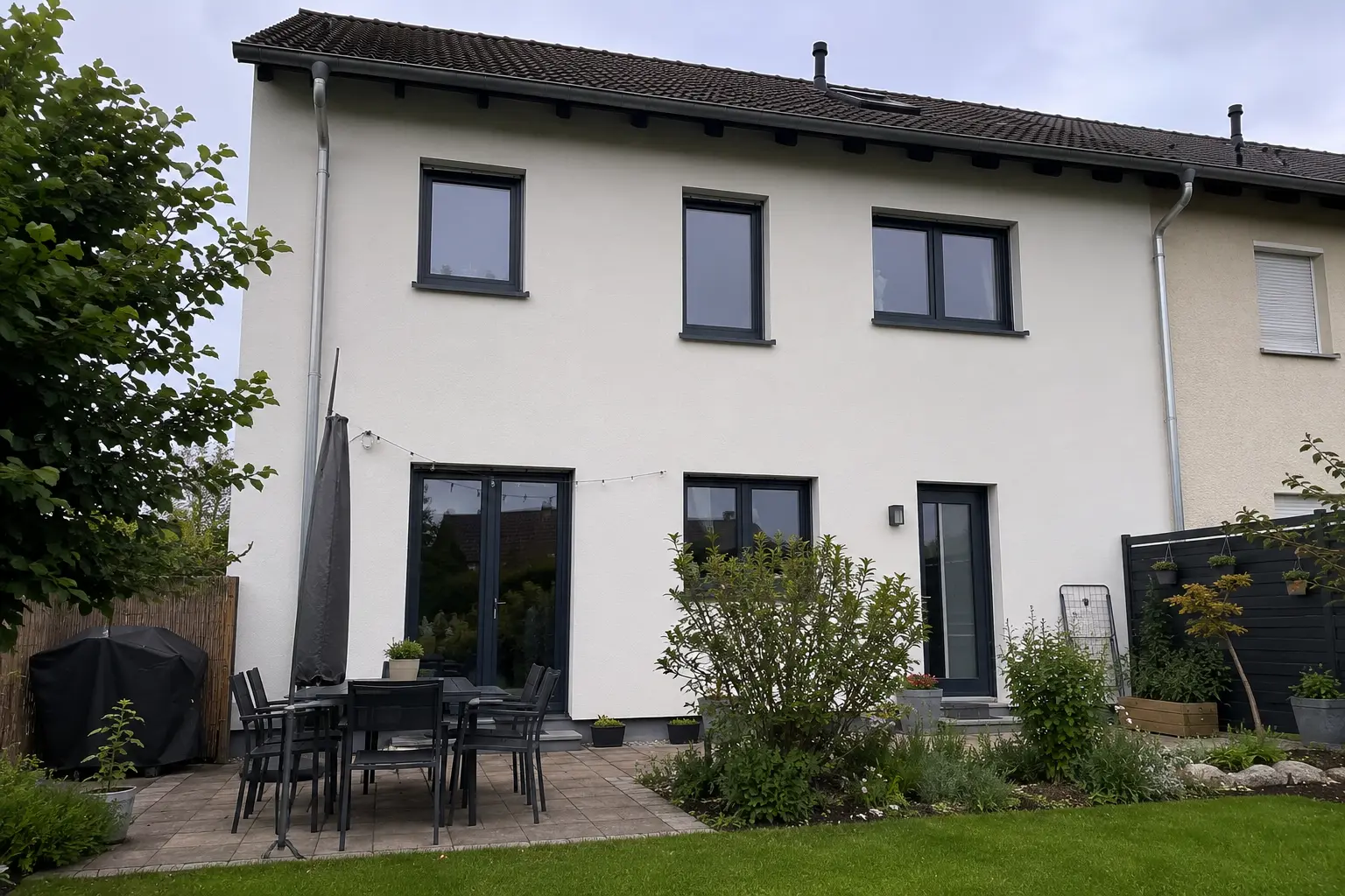Aussenanstrich Einfamilienhaus Garten Terrasse Erfurt Malermeister Stelz