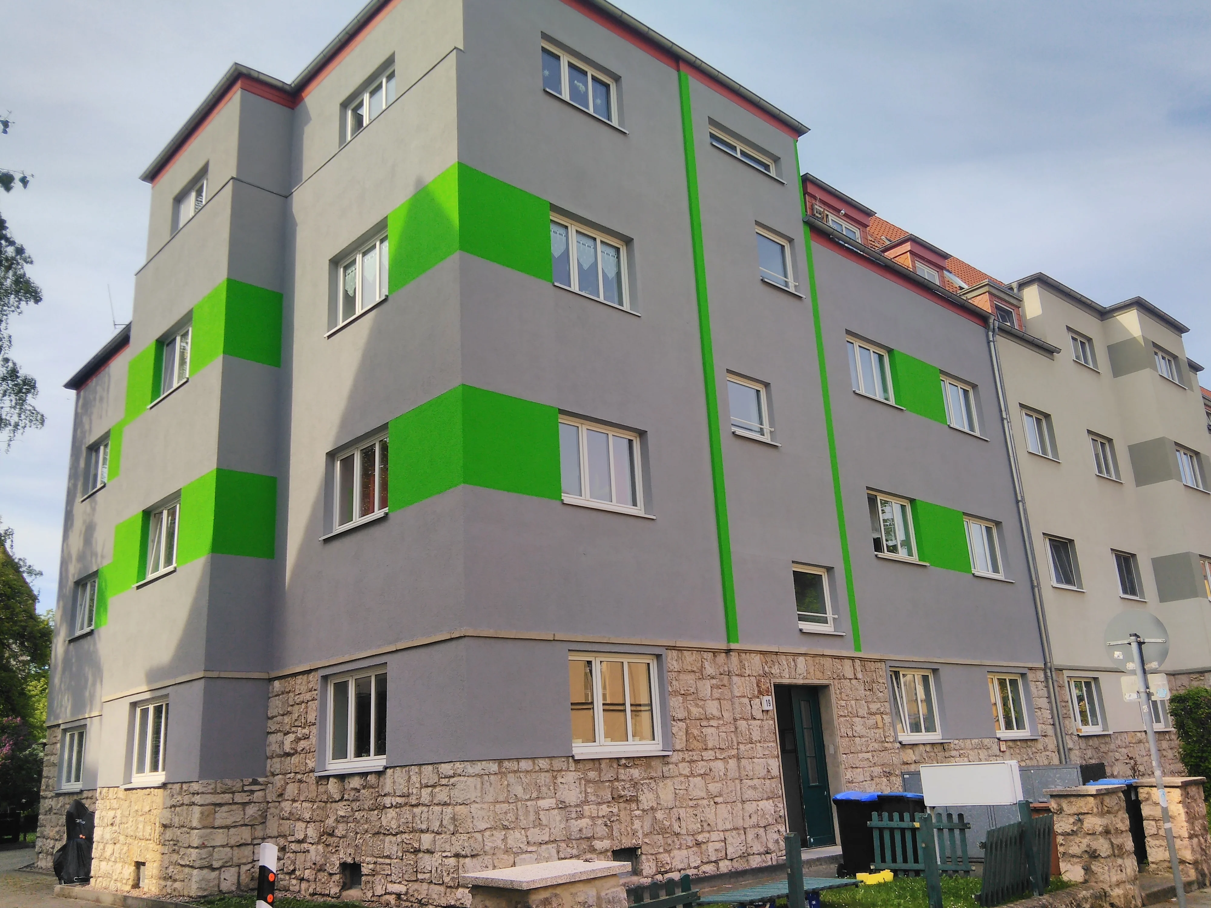 Fassade Mehrfamilienhaus grün grau Anstrich Erfurt Malermeister Stelz