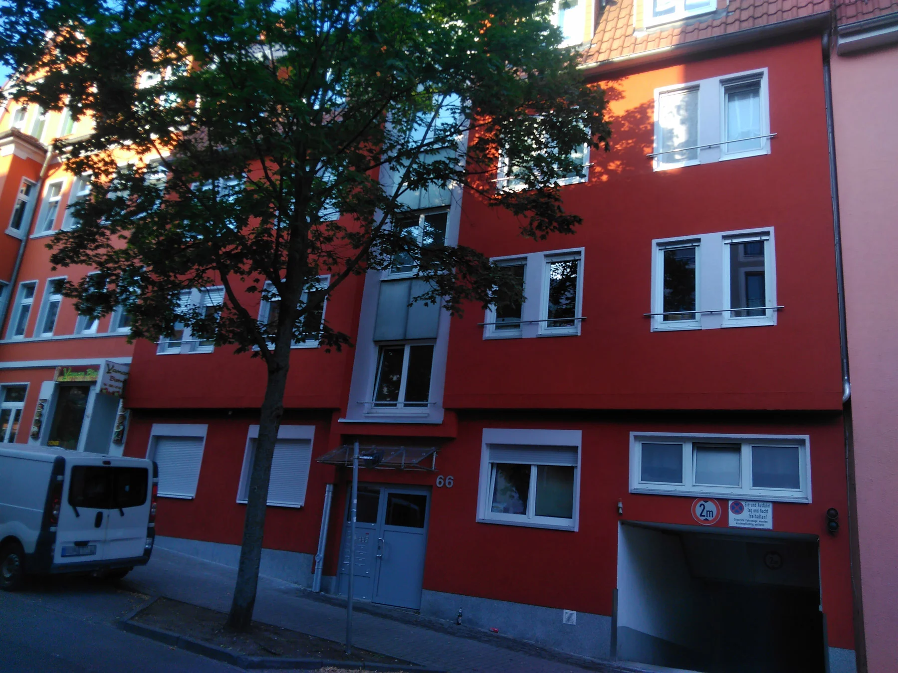 Fassadenarbeiten Mehrfamilienhaus roter Außenputz Erfurt Thüringen