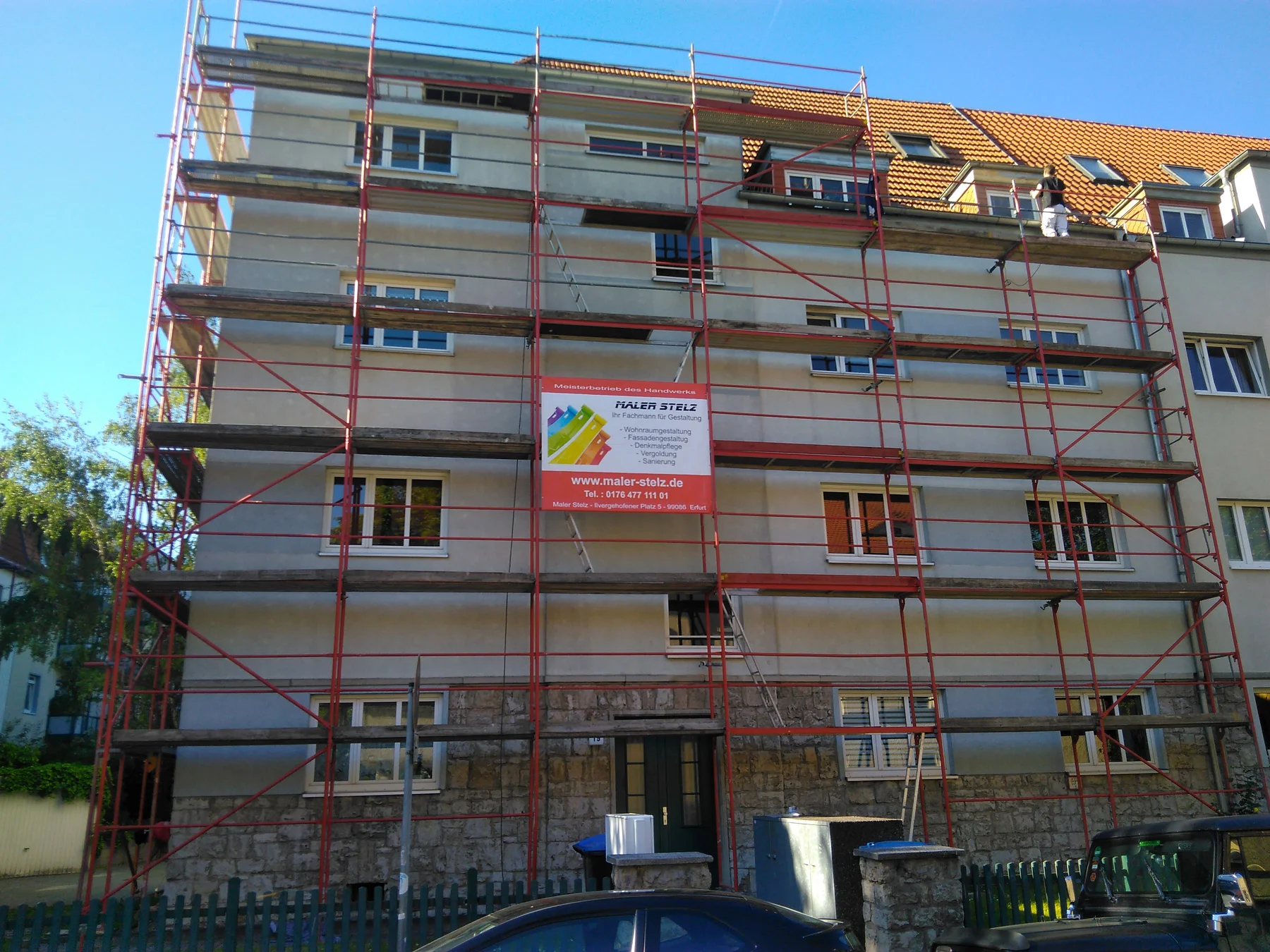 Fassadensanierung Mehrfamilienhaus am Gerüst in Erfurt durch Malermeister Stelz