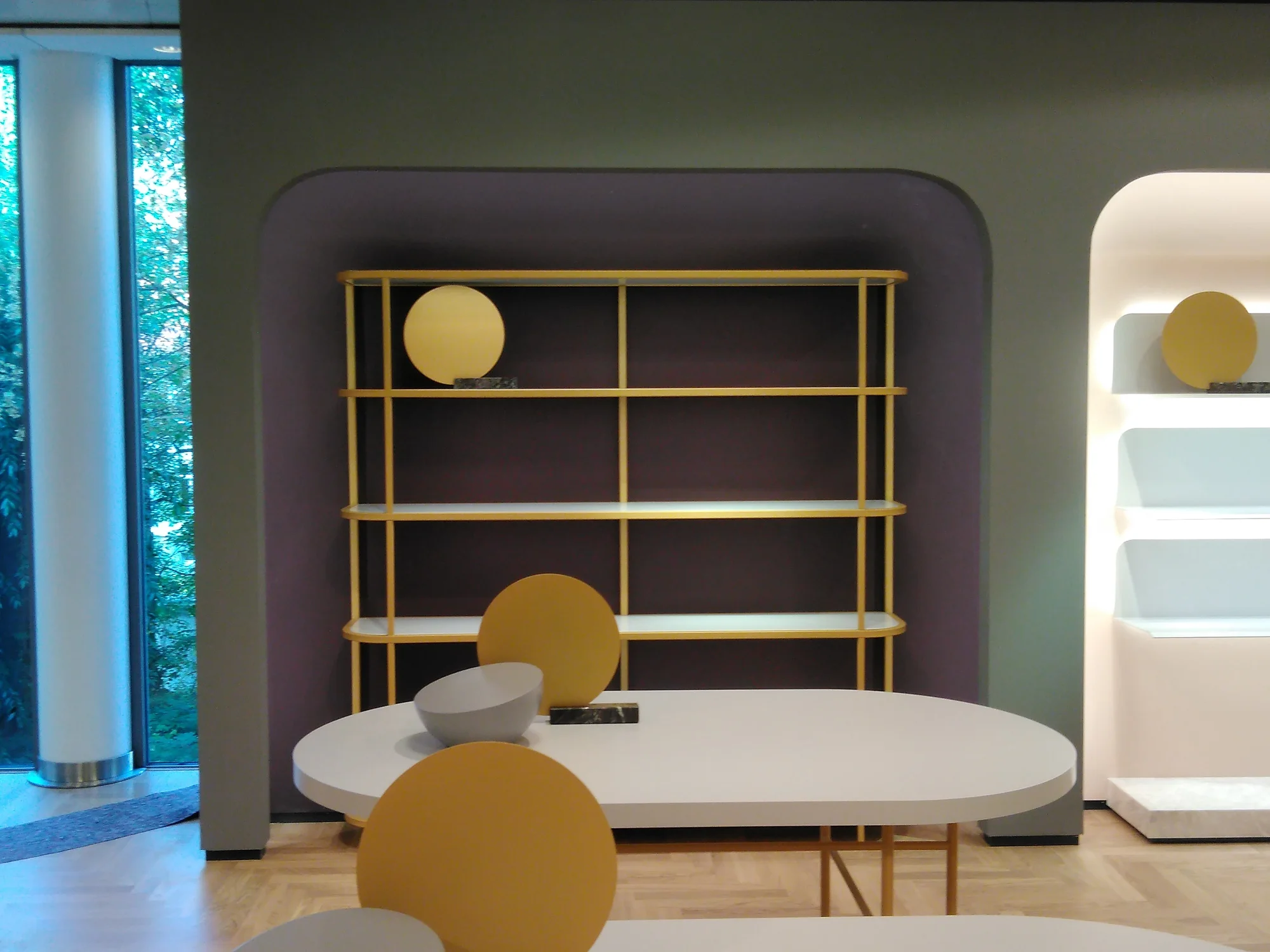 Innengestaltung Showroom Erfurt mit farbigen Akzentwänden, Malermeister Stelz GmbH